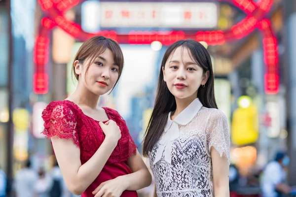 Two Young Women Posing Downtown — Stok fotoğraf