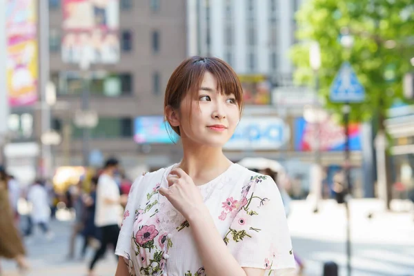 Portrait Asian Young Woman Outdoors — Stockfoto