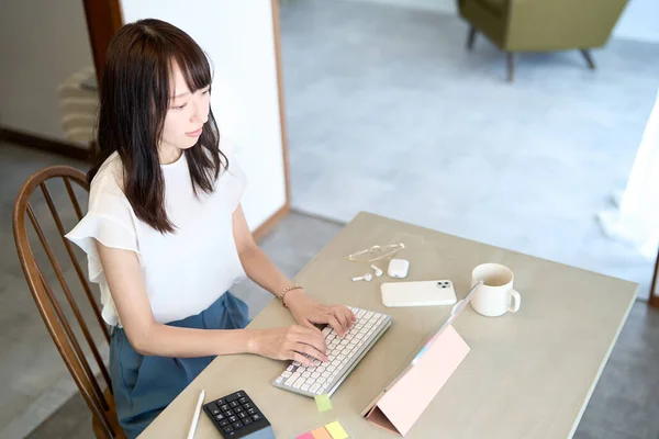 Asian Young Woman Operating Tablet Room — 图库照片