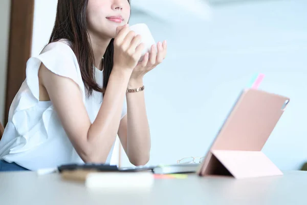 Woman Relaxing Mug Working Her Room — Stockfoto