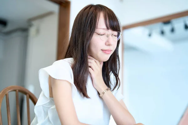 Woman Who Gets Sick While Working Home — ストック写真