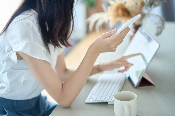 Woman Operating Smartphone Front Screen — 图库照片