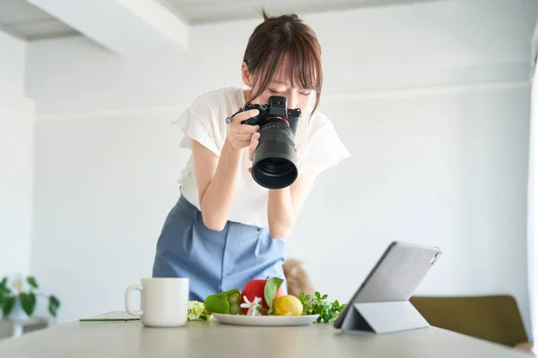 Female Photographer Shooting Room — Foto Stock