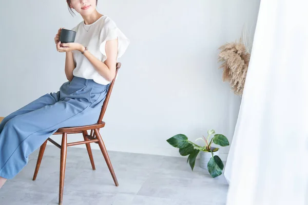 Young Woman Relaxing Bright Indoor Space —  Fotos de Stock