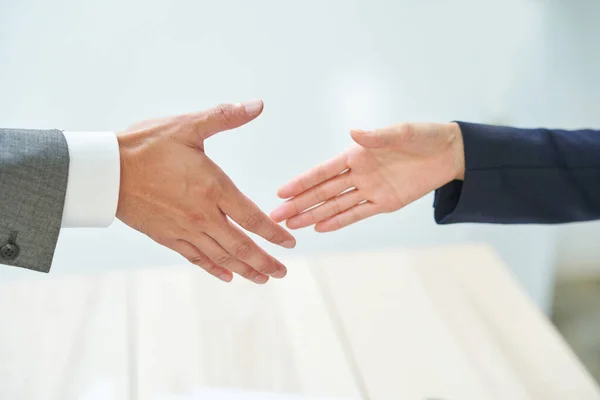 Business Man Woman Shaking Hands Office — Stock fotografie