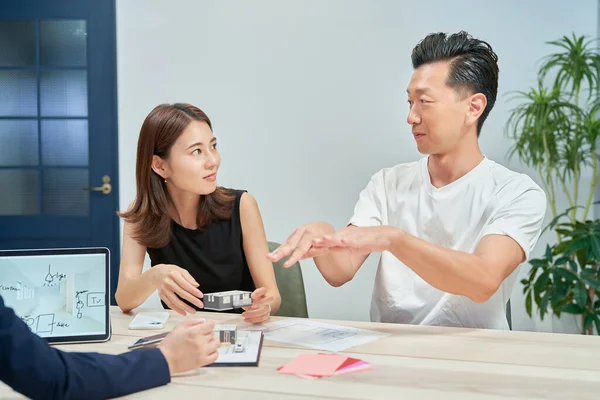 Couple Receiving Explanation Purchase Real Estate Indoors — ストック写真