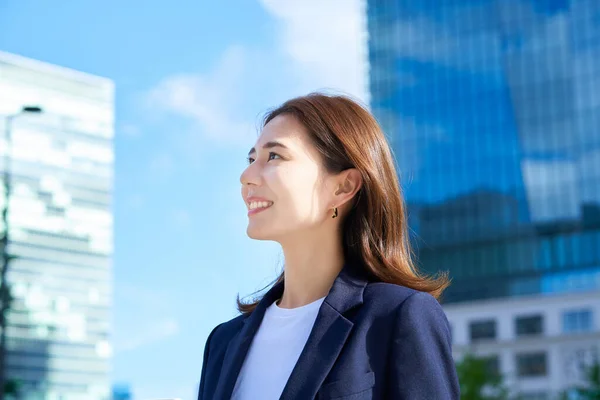 Business Woman Standing Office District Fine Day — Stockfoto