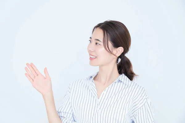 Asiatisk Affärskvinna Gör Hand Underteckna — Stockfoto