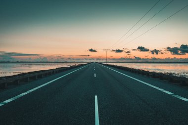 Kuzey Denizi 'ndeki Romo adasına giden barajda Wadden Denizi Ulusal Parkı' nın Unesco Mirası olan kısmında.