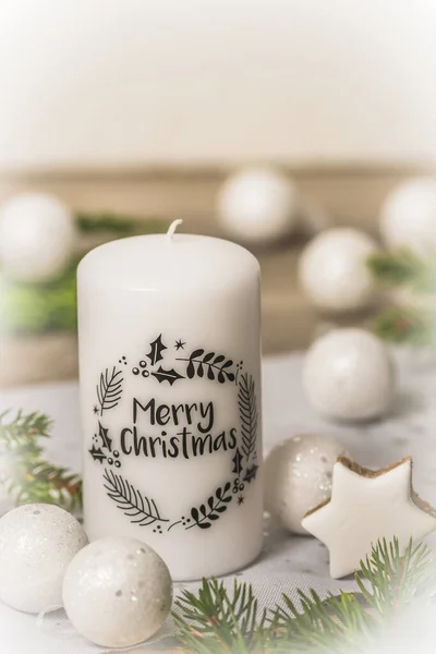 Vela Branca Com Texto Preto Feliz Natal Decoração Natal Mesa — Fotografia de Stock