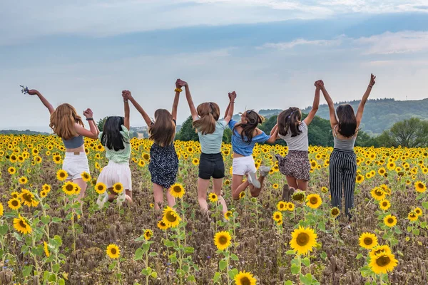 Teenage Girls Having Fun Sunflower Field Late Summer Afternoon Copy — Stock Photo, Image