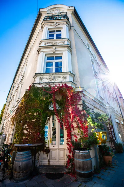 Hermosa Casa Esquina Haidhausen Con Cielo Azul Rayos Sol — Foto de Stock
