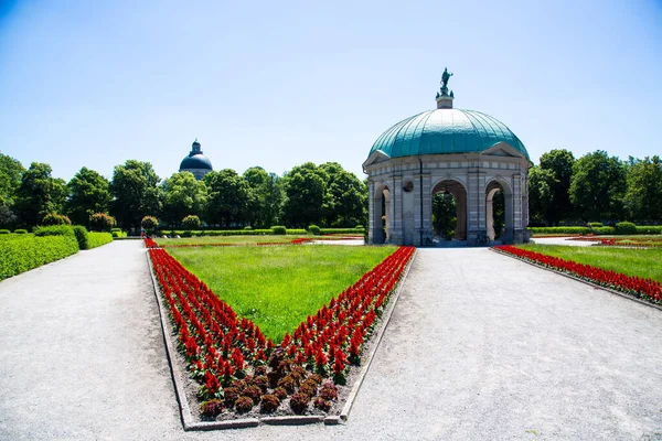 Diana Tapınağı Münih 'teki Hofgarten turistik bölgesinde.