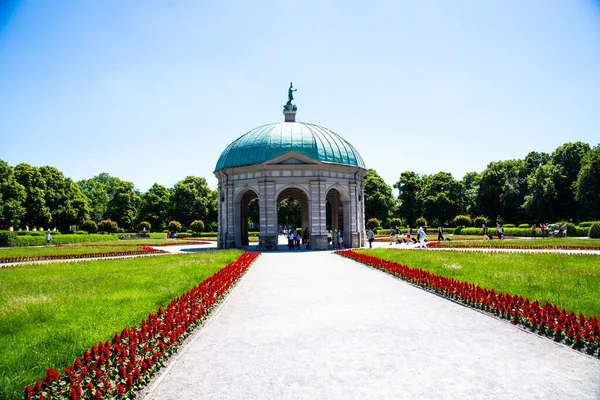 Diana Tapınağı Münih 'teki Hofgarten turistik bölgesinde.