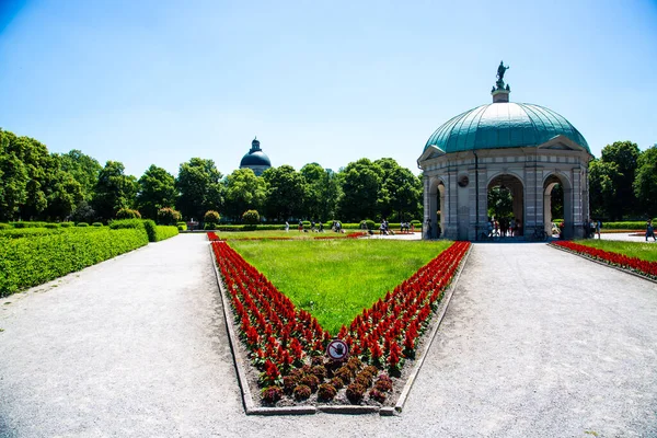 Diana Tapınağı Münih 'teki Hofgarten turistik bölgesinde.