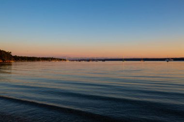 Yazın pedallı tekneler ve vapurla Ammersee