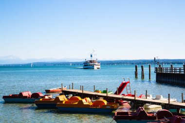 Yazın pedallı tekneler ve vapurla Ammersee