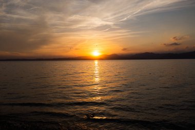 Bardolino 'da gün batımı Garda Gölü, romantik