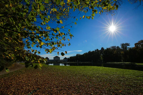 Palacio Nymphenburg Otoño Con Sol Munich Destino Excursión —  Fotos de Stock