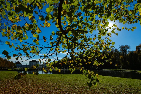 Palacio Nymphenburg Otoño Con Sol Munich Destino Excursión —  Fotos de Stock