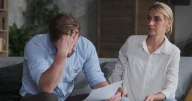 Hüsrana uğramış koca finansal sorun sözleşmesi hatası mortgage faturaları iflas sorunları kriz