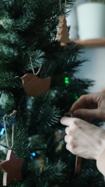 Noel ağacını süslemek