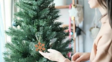 Noel ağacını süslemek