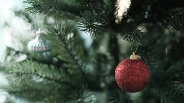 Decoratie van de kerstboom — Stockvideo