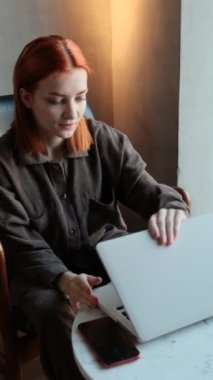 Mesafe öğrenme kavramı ya da serbest çalışan birinin uzaktan çalışma kavramı