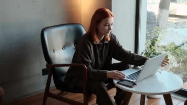 Mesafe öğrenme kavramı ya da serbest çalışan birinin uzaktan çalışma kavramı