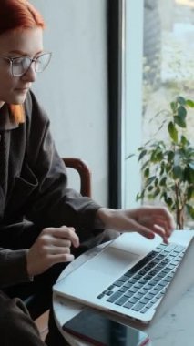 Mesafe öğrenme kavramı ya da serbest çalışan birinin uzaktan çalışma kavramı