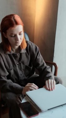 Mesafe öğrenme kavramı ya da serbest çalışan birinin uzaktan çalışma kavramı