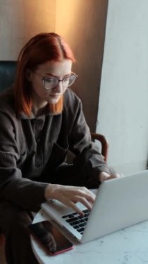 Mesafe öğrenme kavramı ya da serbest çalışan birinin uzaktan çalışma kavramı