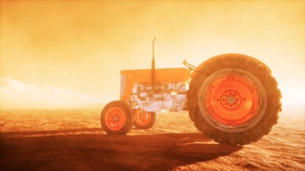 Vintage retro tractor on a farm in desert — Stock Video