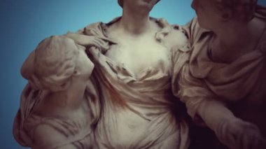 Arria ve Poetus antik heykelleri