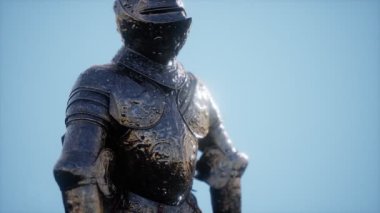 Ortaçağ şövalyesinin zırhı. Askerin metal koruması.