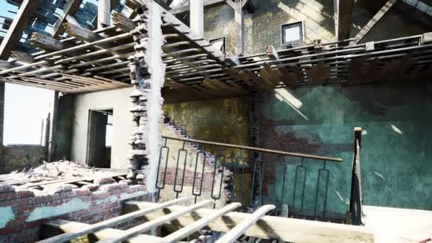Verlaten verwoeste gebouw na de oorlog — Stockvideo