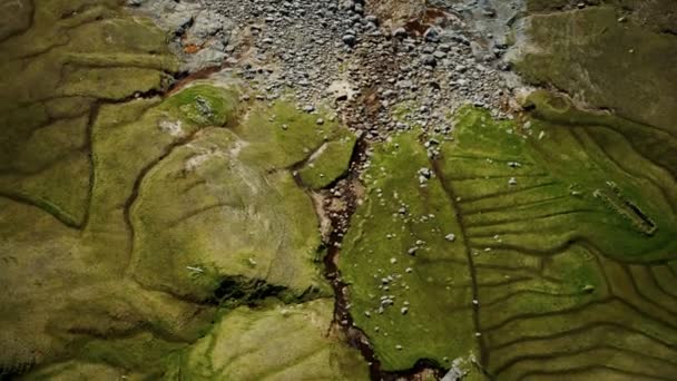 Vista aérea da paisagem verde nas Ilhas Faroé — Vídeo de Stock