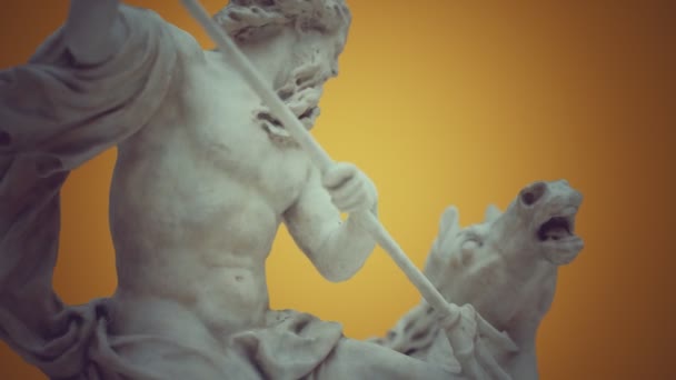 Primer plano de la estatua de Neptuno — Vídeo de stock