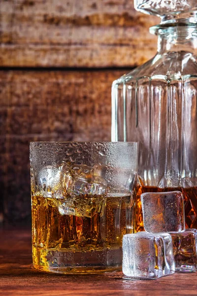 Nober Drink Whiskey Rocks Kristalltuber Stillleben Mit Glas Und Karaffe — Fotografia de Stock