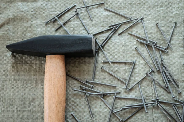 Handgereedschap Oud Gereedschap Hamer Spijkers Een Bouwoppervlak Close — Stockfoto