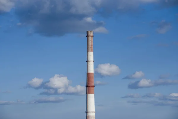 Chimenea Ladrillo Fábrica Primer Plano Planta Cogeneración Tuberías Fondo Del — Foto de Stock