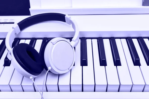 White Headphones Lie Keyboard Electronic Piano Photo Toned Color Year — Stock Photo, Image