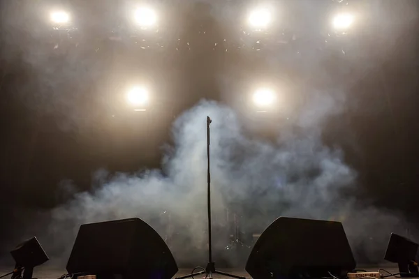 Microphone Stand Stage Smoke Light — Stock Photo, Image