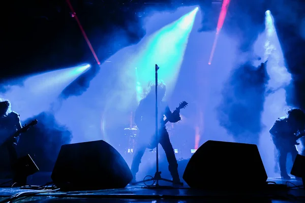 Silhouette Singer Vocalist Guitar Player Performing Concert Fog Dark Background — Stock Photo, Image