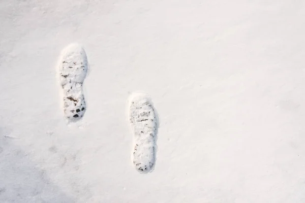 Fußabdrücke Schnee Unter Sonnenlicht Nahaufnahme Mit Kopierraum — Stockfoto