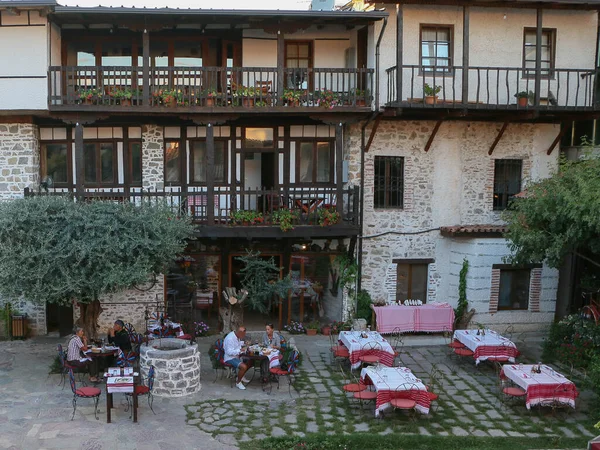 Шкодер Албанія 2017 Вид Людей Сидять Кафе Біля Історичного Готелю — стокове фото