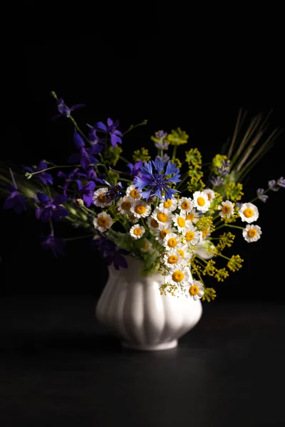 Blurred Image Bouquet Wild Flowers Black Background Floral Background — Fotografia de Stock