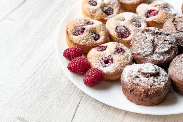 Light Table Blurred Image Raspberry Chocolate Muffins Concept Carbohydrate Products — Stock Photo, Image