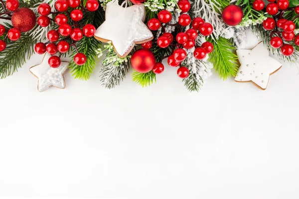 Υποκαταστήματα Χριστουγεννιάτικου Δέντρου Κόκκινη Και Λευκή Διακόσμηση Λευκό Φόντο Χώρο — Φωτογραφία Αρχείου